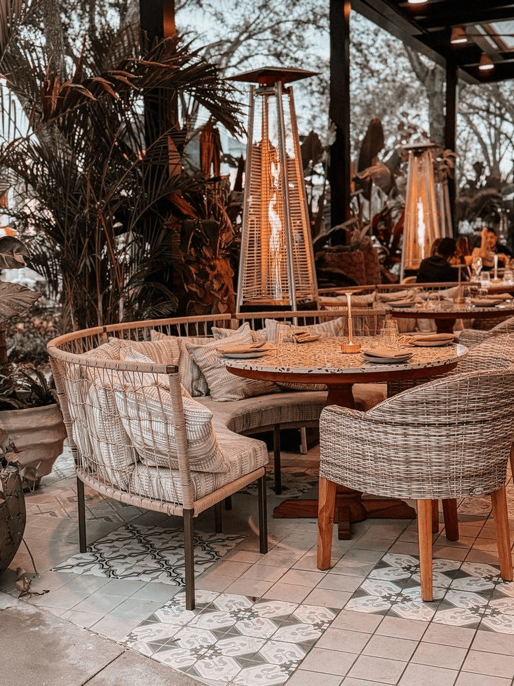 Avenida Outdoor Patio & Central Bar Lounge Concept